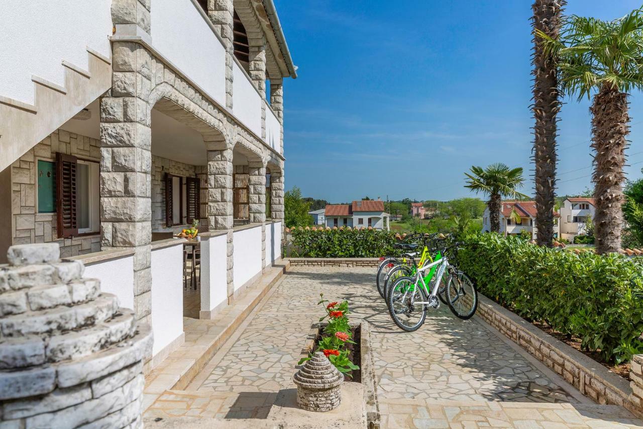 Apartments Rita Poreč Exteriör bild